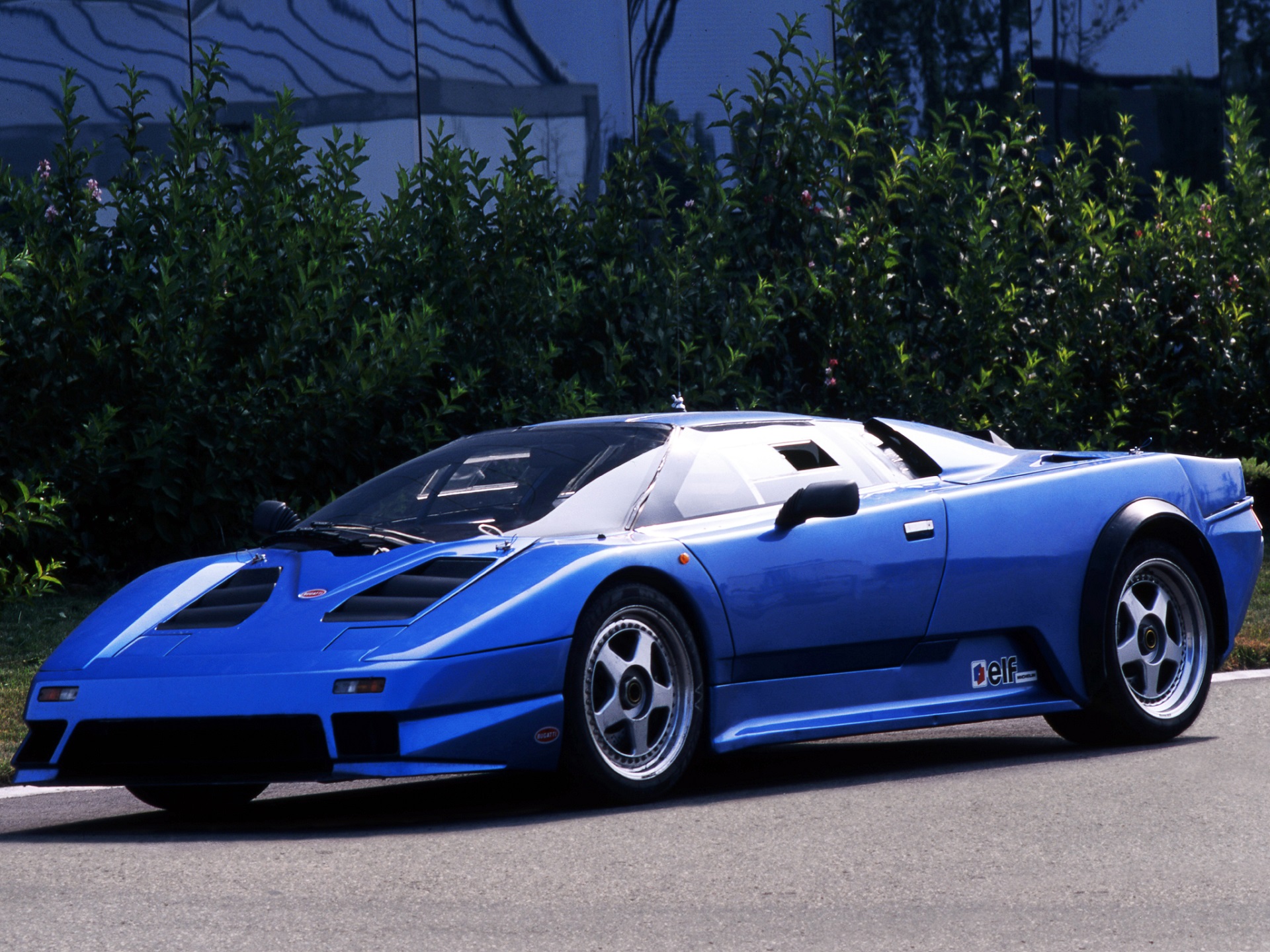 Bugatti EB110 historia