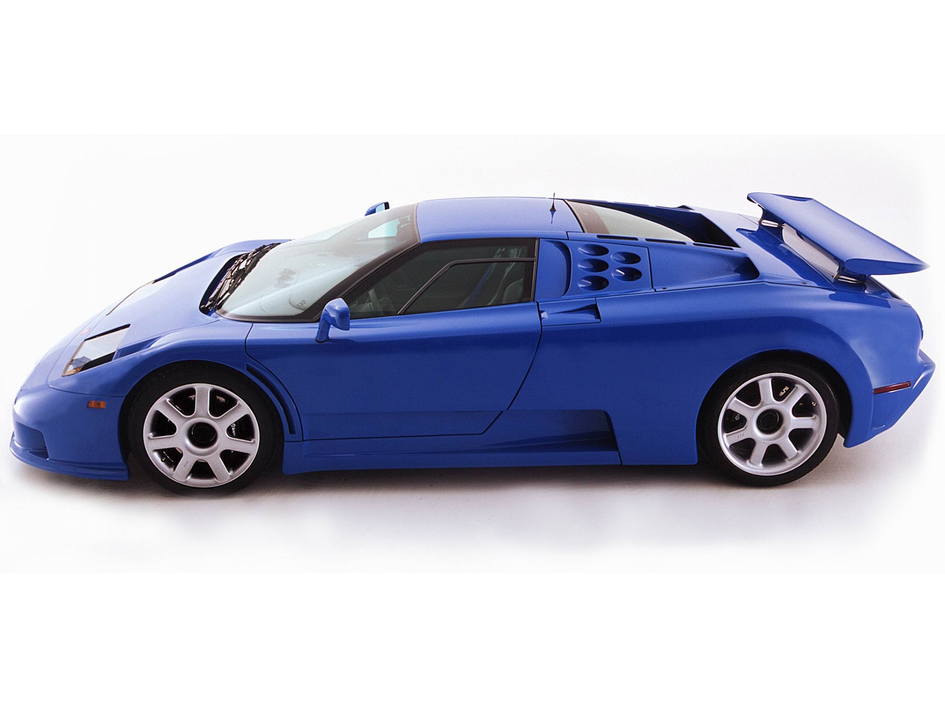 Bugatti EB110 historia