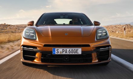 Oto nowe Porsche Panamera. Nie ma już wersji kombi, ale na otarcie łez nadal są V-ósemki