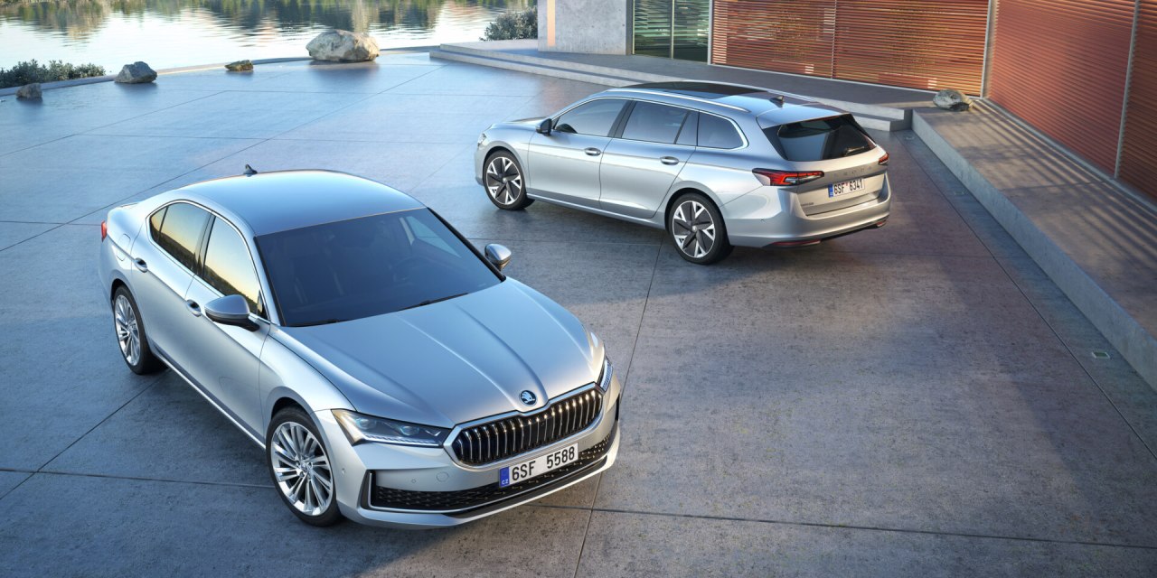 Nowa Skoda Superb narusza przestrzeń osobistą Passata, a w centrali mówią, że tylko się tak bawi