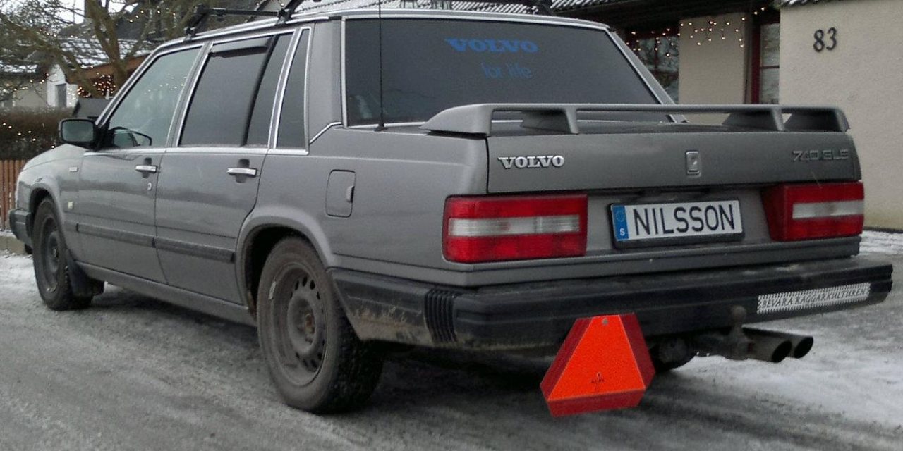 Raj dla niepełnoletnich kierowców po szwedzku? Ślimacze tempo, tani tuning i mleko pod nosem, czyli co to jest A-traktor