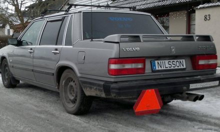 Raj dla niepełnoletnich kierowców po szwedzku? Ślimacze tempo, tani tuning i mleko pod nosem, czyli co to jest A-traktor