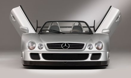 Ktoś w Rollsie bez dachu będzie zazdrosny o starego Okulara. Właśnie sprzedał się Mercedes CLK GTR Roadster