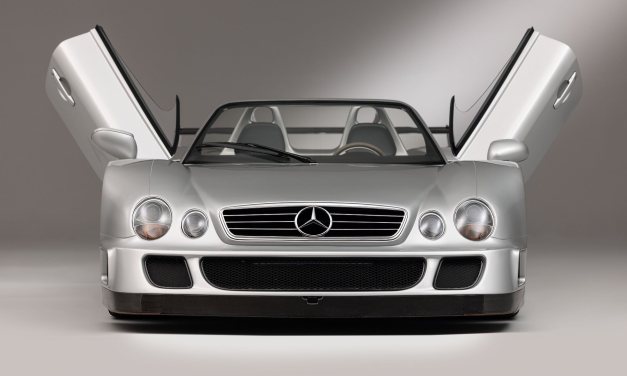 Ktoś w Rollsie bez dachu będzie zazdrosny o starego Okulara. Właśnie sprzedał się Mercedes CLK GTR Roadster