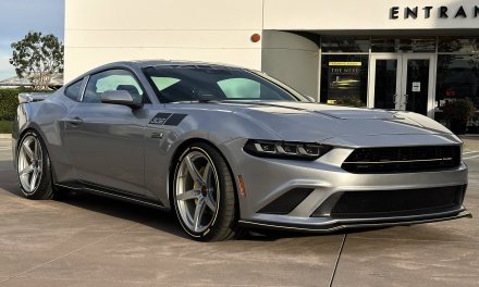 Biała etykieta zamiast czarnego konia – Saleen S302 to ciekawa alternatywa dla Mustanga