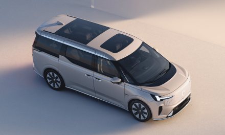 Volvo EM90 to nowy minivan na rynku (póki co nie naszym). Rodziny potrzebują minivanów, ale nie takich