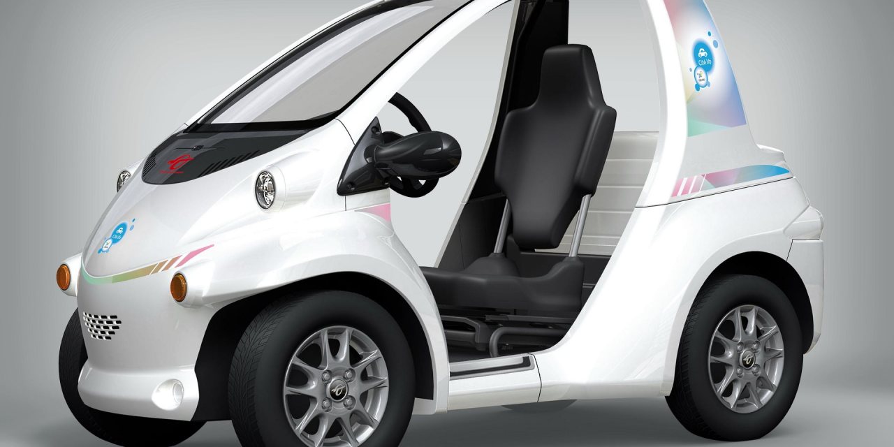 Zero stopni, zero wygłuszenia, zero wyposażenia. Oto jak jeździ Toyota COMS