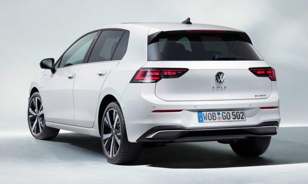 Volkswagen Golf VIII właśnie przeszedł lifting. Niezły prezent na 50-lecie modelu