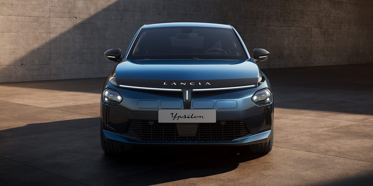 Oto nowa Lancia Ypsilon. Wygląda odważnie i ma stolik, ale czy ma geny Lancii?