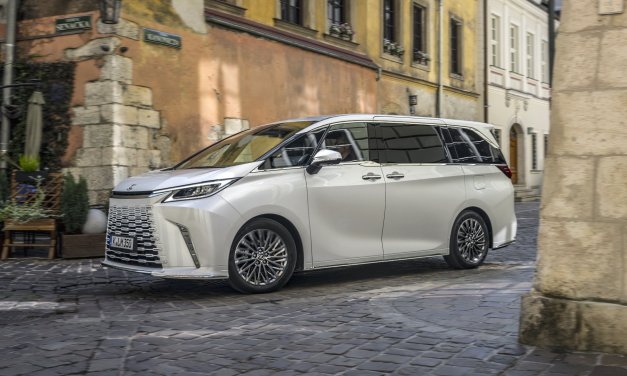 Najbardziej komfortowa golarka na świecie. Lexus LM 350h – recenzja