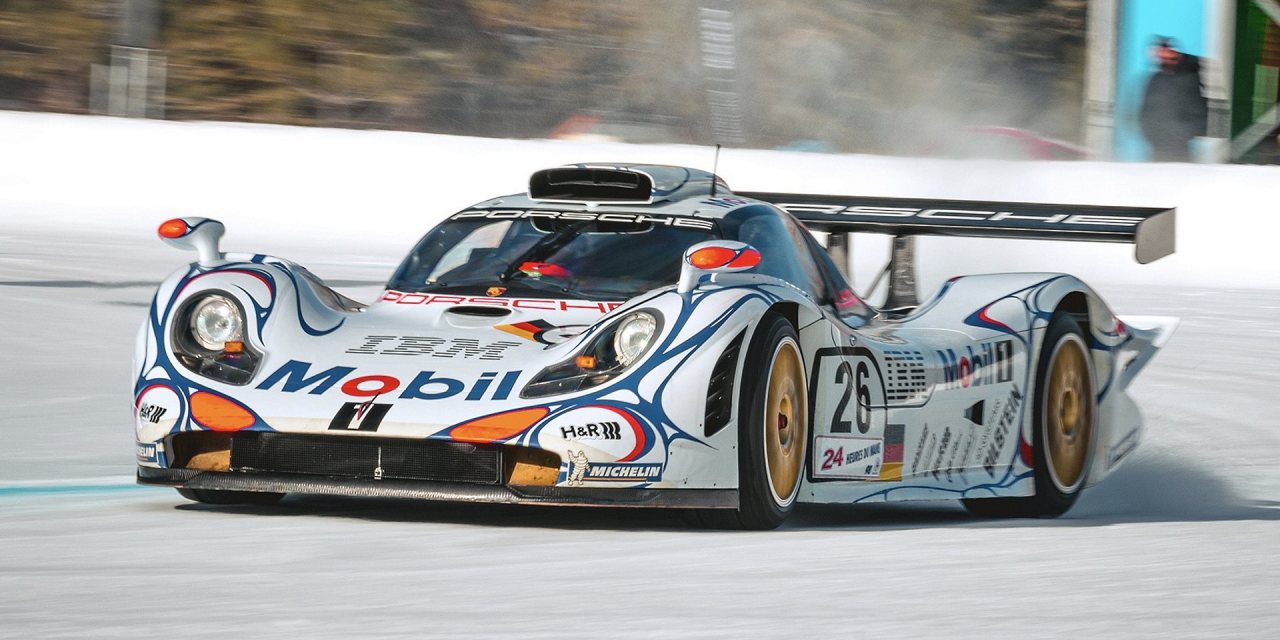 Muzeum Porsche pokazuje, jak należy dbać o zbiory. Punkt pierwszy: wypuść Porsche 911 GT1 na śnieg