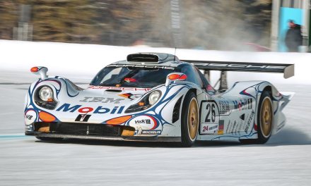 Muzeum Porsche pokazuje, jak należy dbać o zbiory. Punkt pierwszy: wypuść Porsche 911 GT1 na śnieg