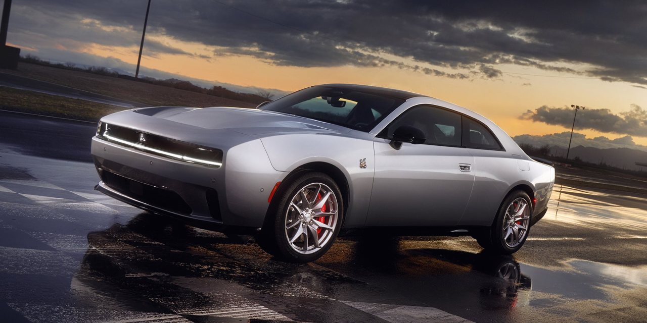 Oto nowy Dodge Charger. Wygląda jakby przybył z przeszłości, a to tylko jeden z jego problemów