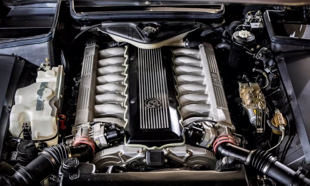 BMW teraz: nie dostaniesz nic ponad V8. BMW kiedyś: no cześć, zrobiliśmy serię 7 z V16. Dwa razy