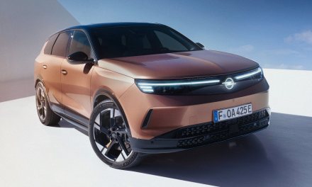 Nowy Opel Grandland ma tapicerkę z butelek PET i może być elektryczny. W tym roku trafi do salonów