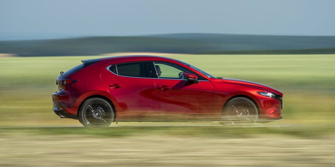 Garażowe rozmowy. Do czego byś nie dopłacił w nowym aucie?