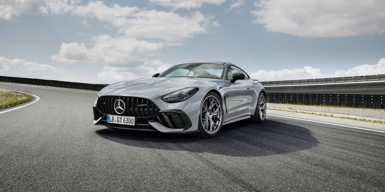 Mercedes-AMG GT 63 Pro 4MATIC+ pokazuje, że jak się chce, to można. Tutaj nadal jest V8 bez nadmiaru prądu