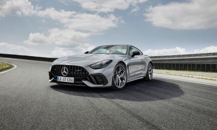 Mercedes-AMG GT 63 Pro 4MATIC+ pokazuje, że jak się chce, to można. Tutaj nadal jest V8 bez nadmiaru prądu