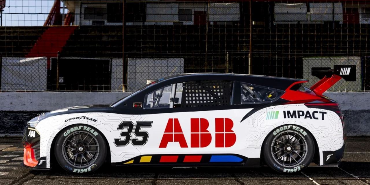 Piekło zamarza, planeta płonie, NASCAR prezentuje crossovera na prąd