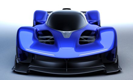 Red Bull RB17 nie doda Ci skrzydeł, ale w zamian wciśnie w fotel