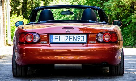 Pęknięcie lampy wyszło na dobre. Czyli dlaczego wymieniłem lampę w MX-5 i jak to zrobić