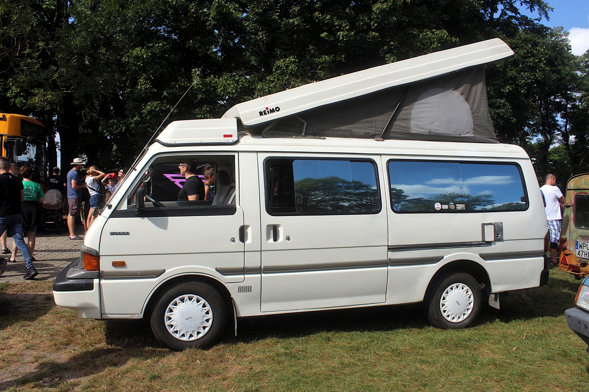 Mazda E2000 camper
