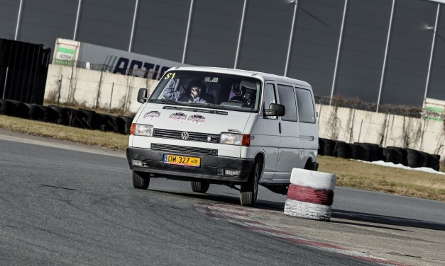 Wzięłam wolnego busa i postanowiłam sprawdzić, czy wizyta na torze wyścigowym ma sens