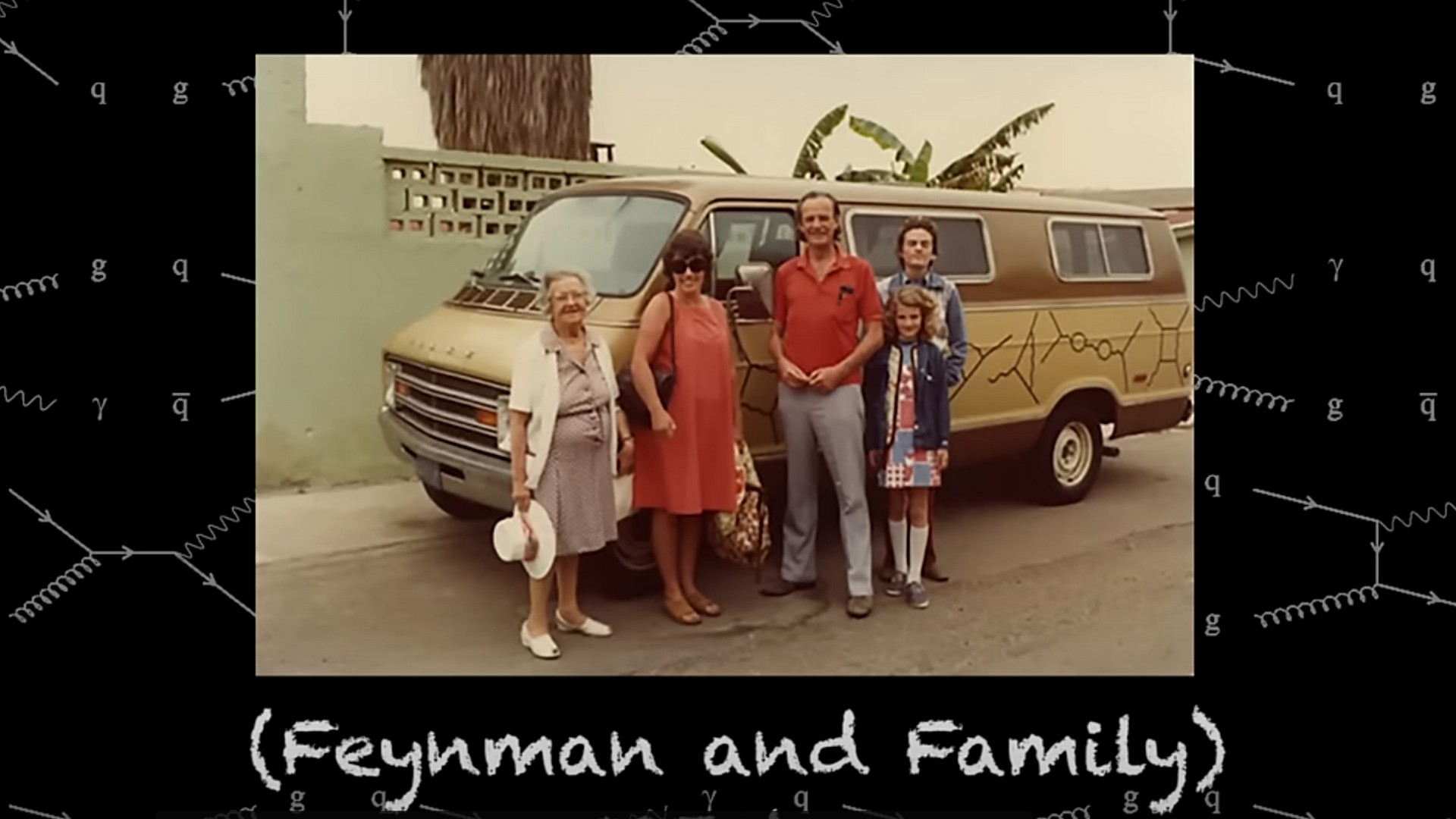 Richard Feynman, jego żona Gweneth, matka, do której często jeździli oraz dwójka dzieci. Zdjęcie pojawiło się w filmie https://youtu.be/bHq3oo_FWjE?si=dKXVO-5UJwDT-20c