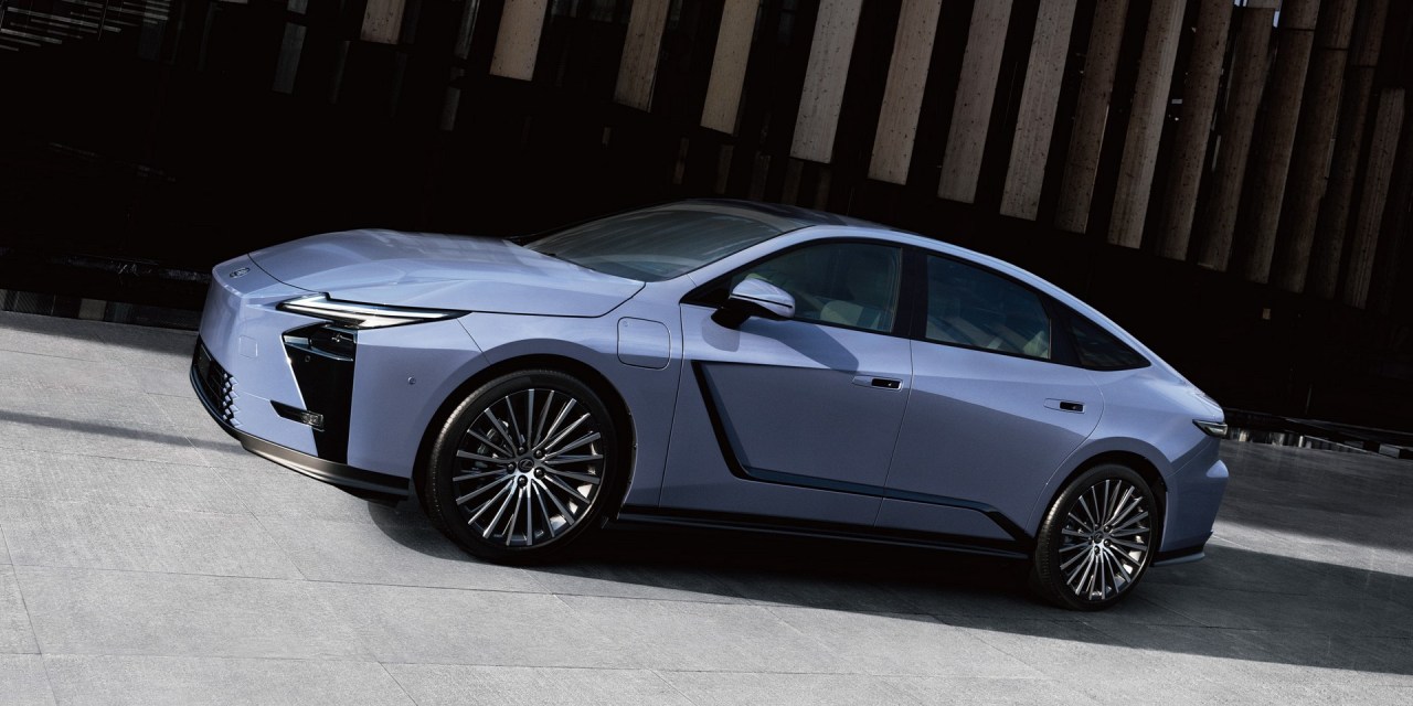 Oto nowy Lexus ES. Jeszcze nie zdecydowałem, czym najbardziej mnie denerwuje