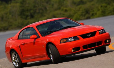 Ford Mustang SVT Cobra był działem szturmowym wśród ponycarów. Oto jego historia