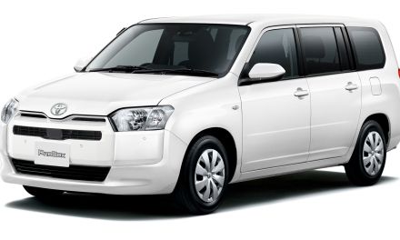 Toyota Probox przeszła lifting, który niewiele zmienia. To bardzo dobrze