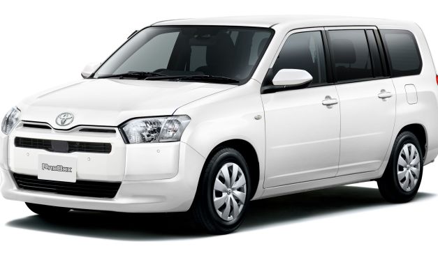 Toyota Probox przeszła lifting, który niewiele zmienia. To bardzo dobrze