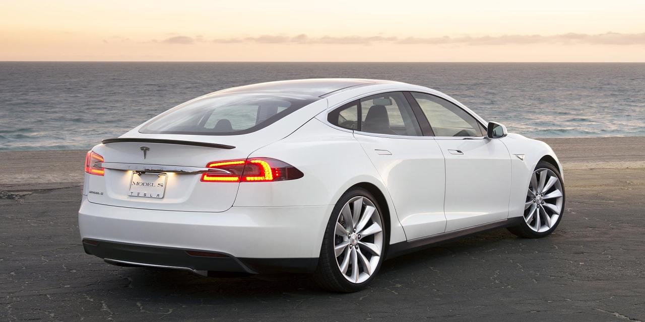Wciśnij F: Tesla Model S i Model X zjeżdżają ze sceny. Ustąpią miejsca robotowi