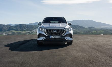 Mercedes GLE przeszedł drugi lifting. Sto spośród trzech tysięcy zmian zobaczysz na grillu